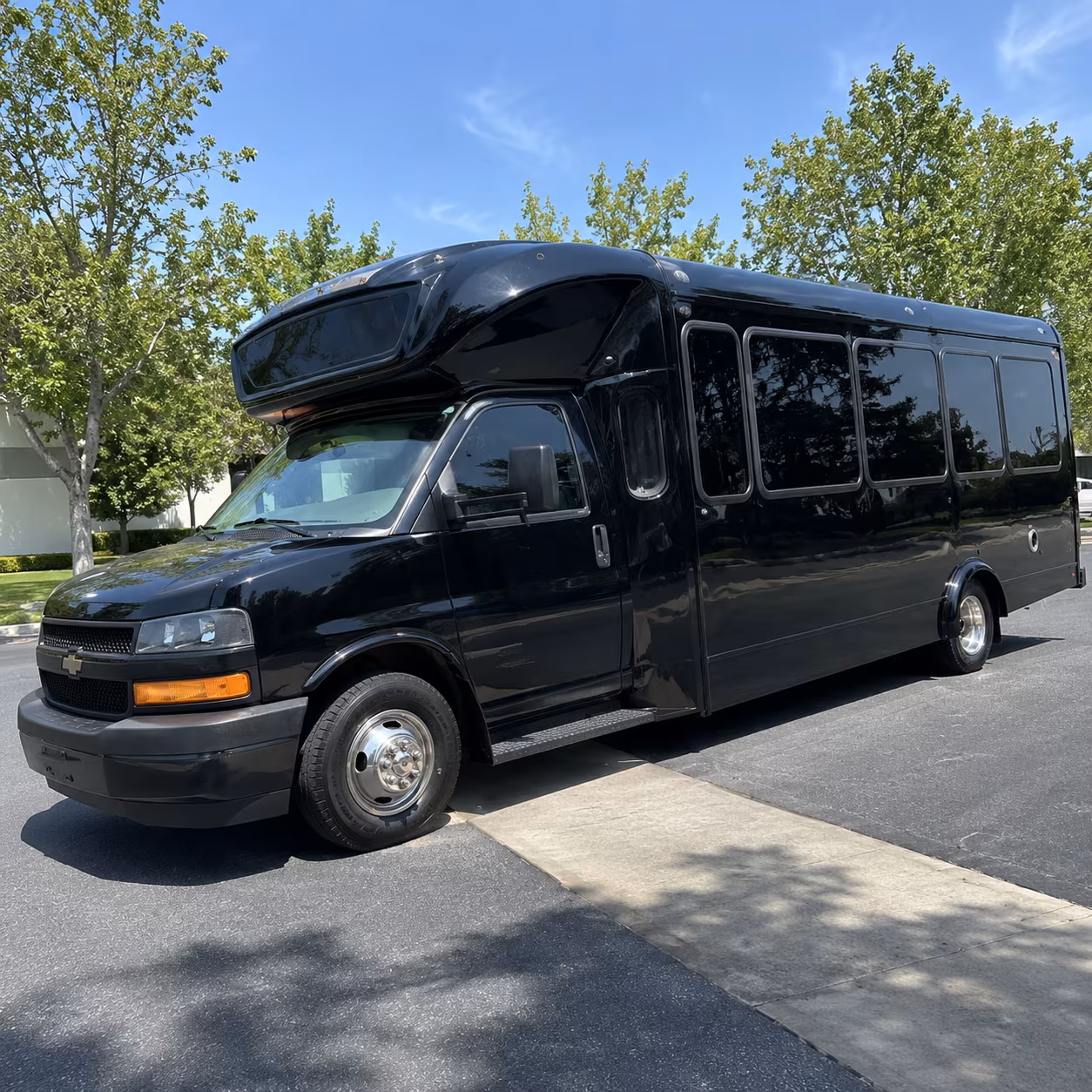 hayward 15 passenger party bus