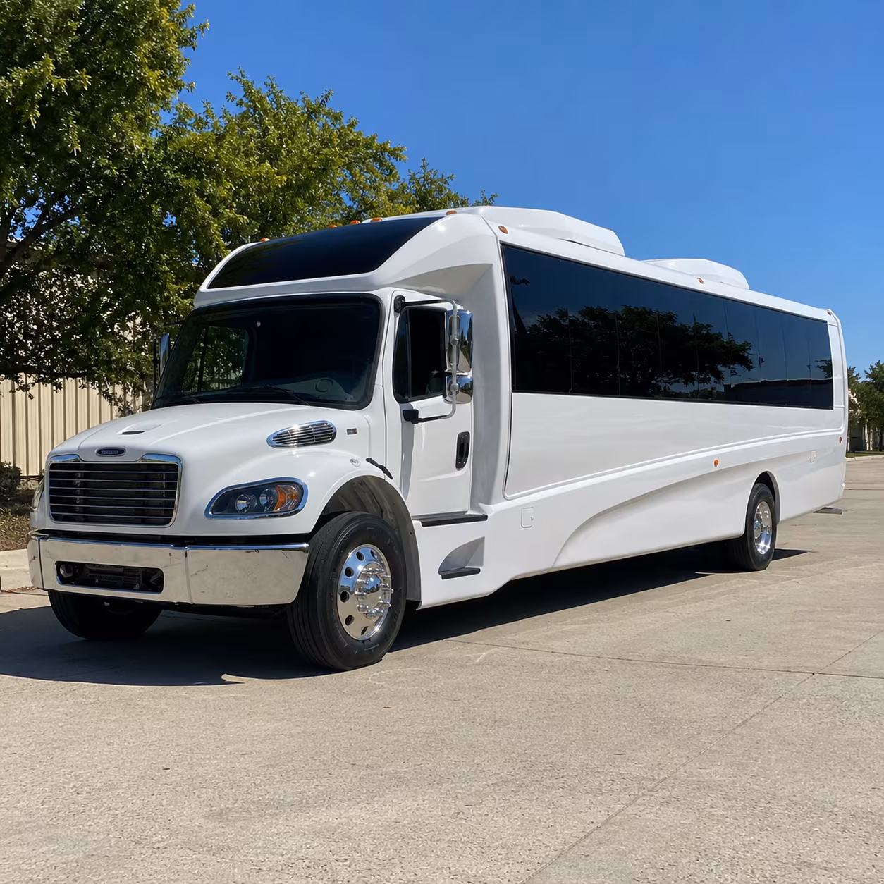 hayward 28 passenger minibus