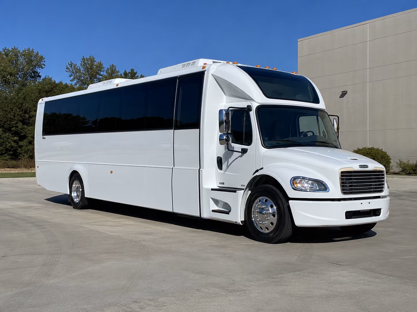 hayward 28 passenger party bus